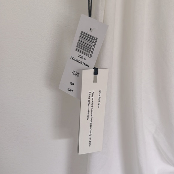 Aritzia The Group by Babaton White Foundation Knot T-shirt NWT - Picture 5 of 5